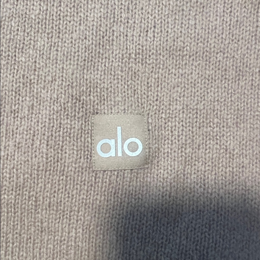 NWT-ALO Yoga Cashmere New Class Turtleneck Sweater - Picture 8 of 11